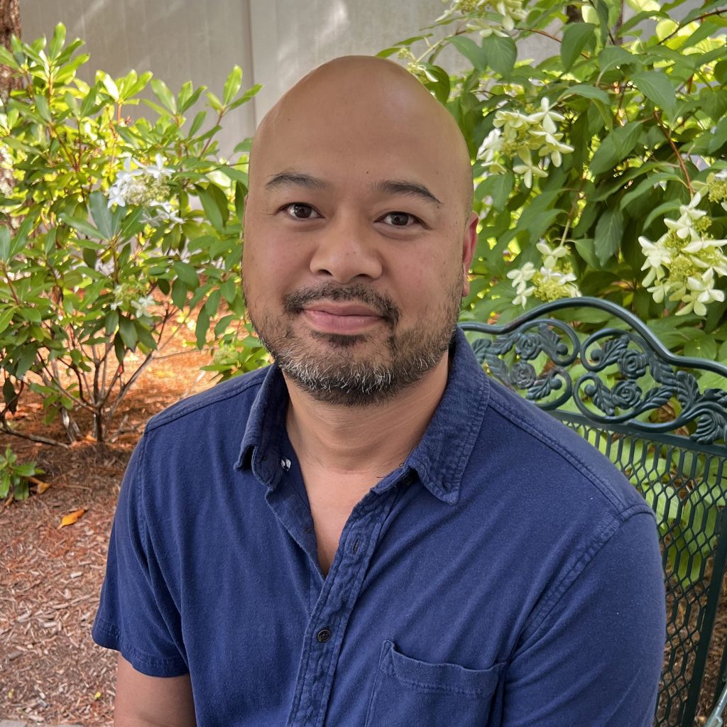 Photo of Oliver de la Paz